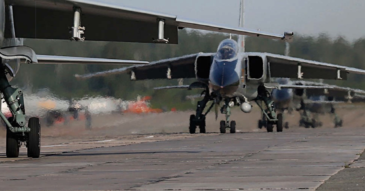 JH-7 carrying WMD-7 targeting pod-2.jpg