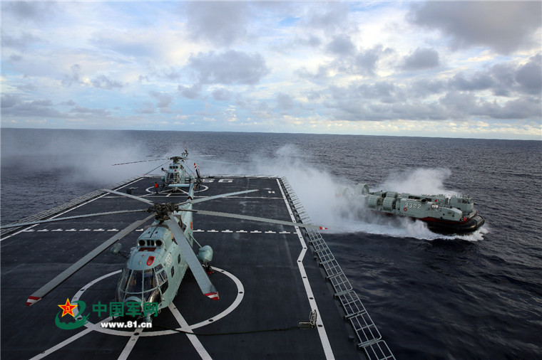 joint-attack-drill-of-lcac-and-lpd.jpg