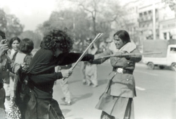 jugnu-mohsin-and-a-police-woman.jpg