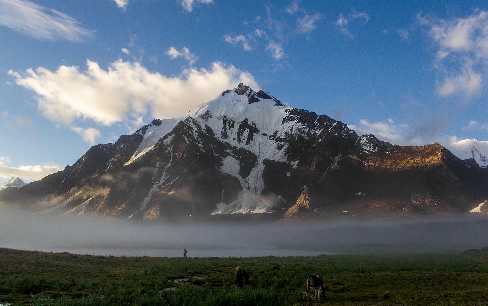 Karambar-Lake-e1458627308460.jpg