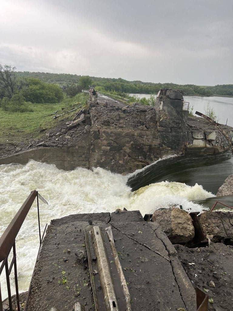 Karlovskoye reservoir dam.jpg