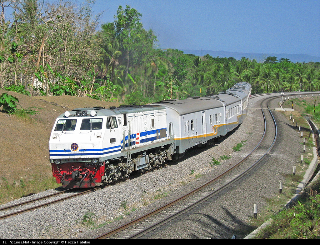 Kereta_api_indonesia.jpg