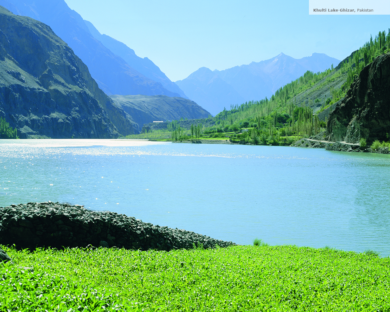 Khalti Lake, Ghizar.jpg