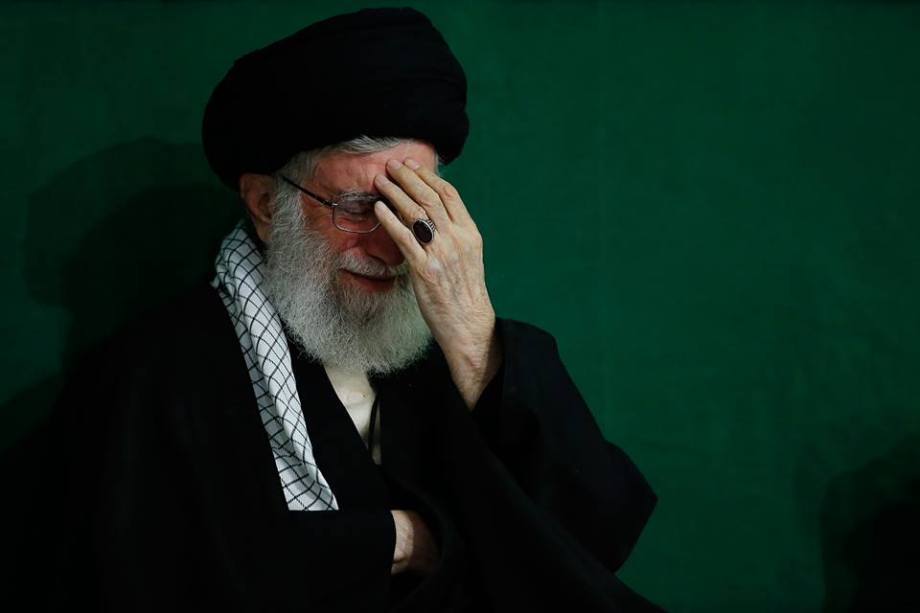 khamenei-in-pain-knowing-the-condition-of-the-world.jpg