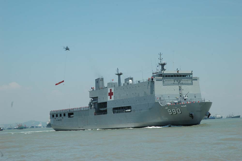 KRI dr Soeharso 990.jpg