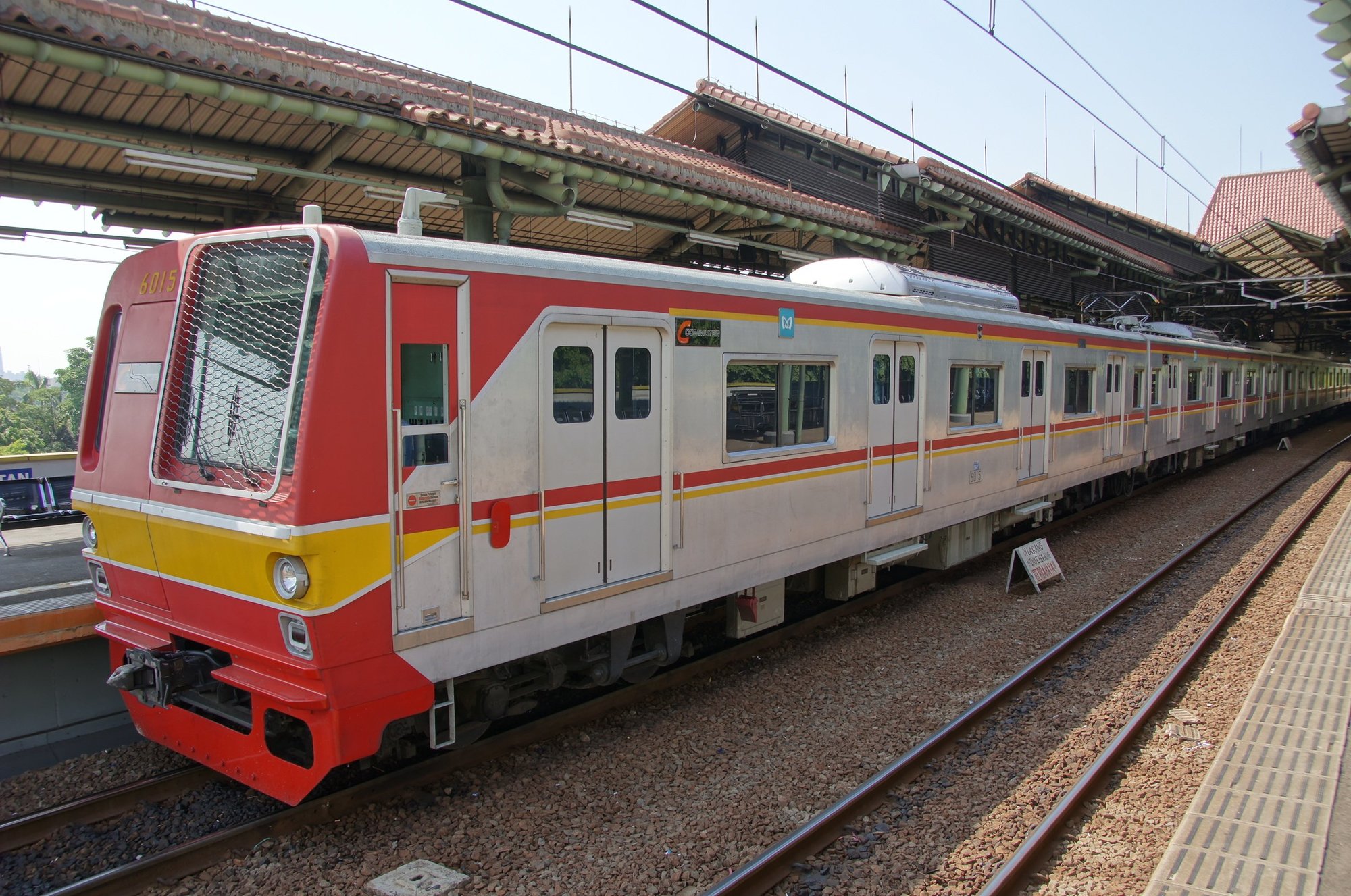 KRL_Jabotabek_6115_Gambir_20111126.JPG