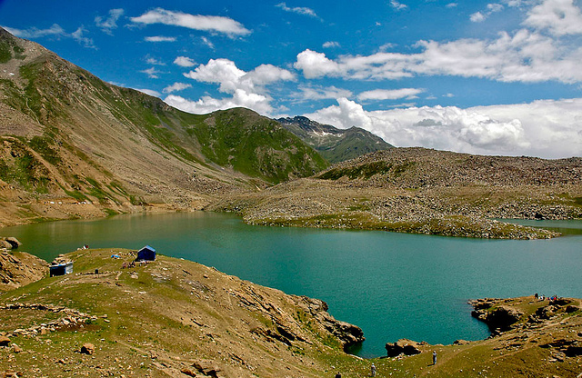 Lake-Lulusar-Pakistan.jpg