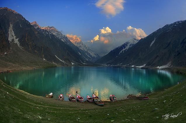 Lake-Saif-ul-Malook-Kaghan-Valley-Naran-Pakistan.jpg