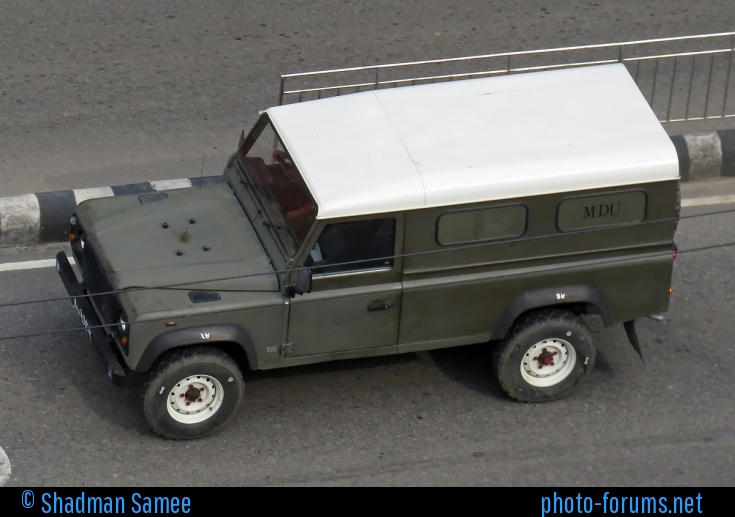 Land Rover Defender 110.jpg