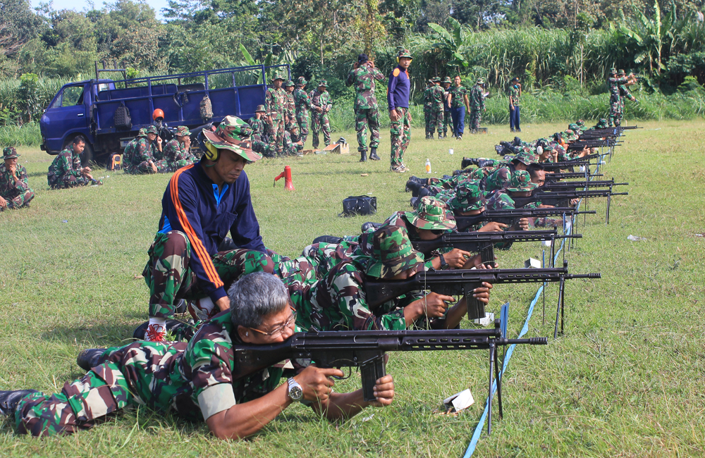 LATIHAN MENEMBAK.jpg