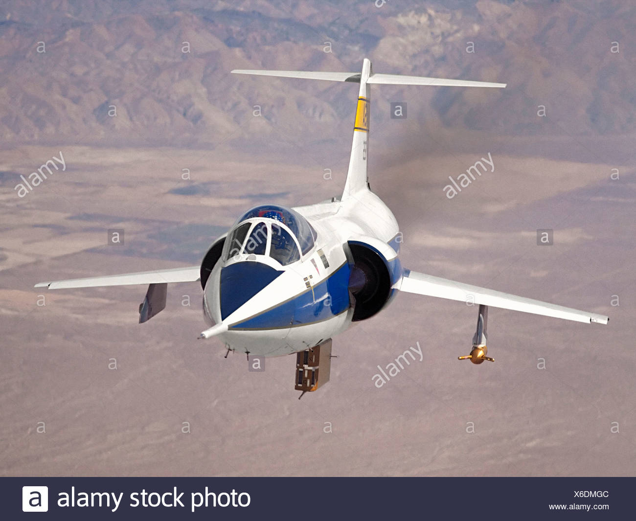 lockheed-f-104-starfighter-in-flight-X6DMGC.jpg