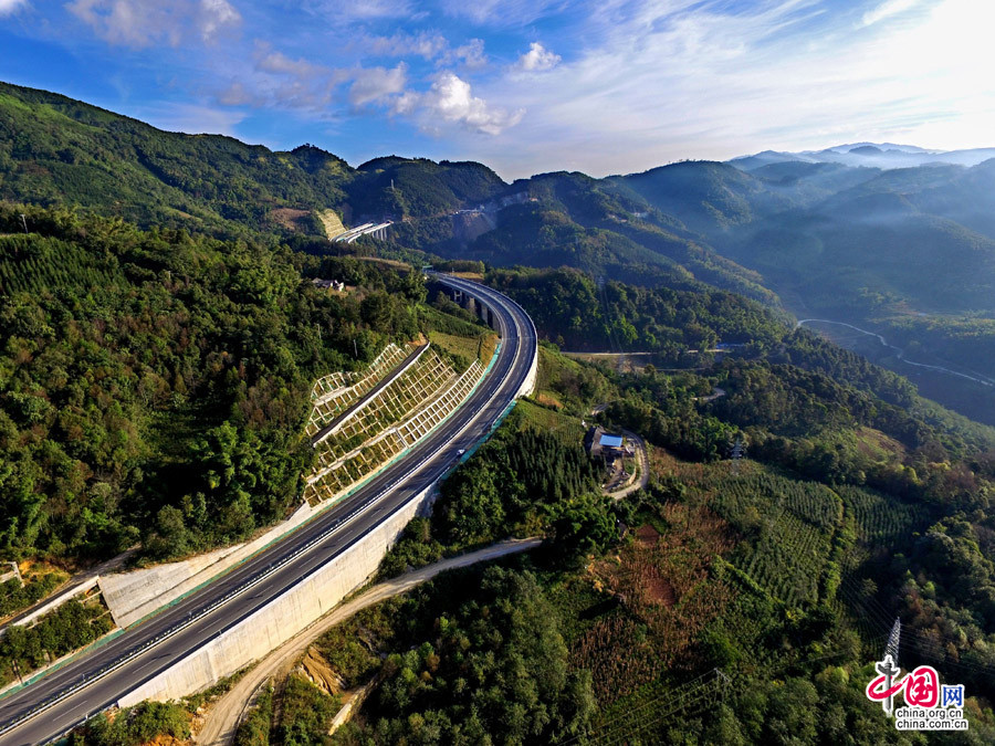 Longling-Ruili Expressway 2.JPG