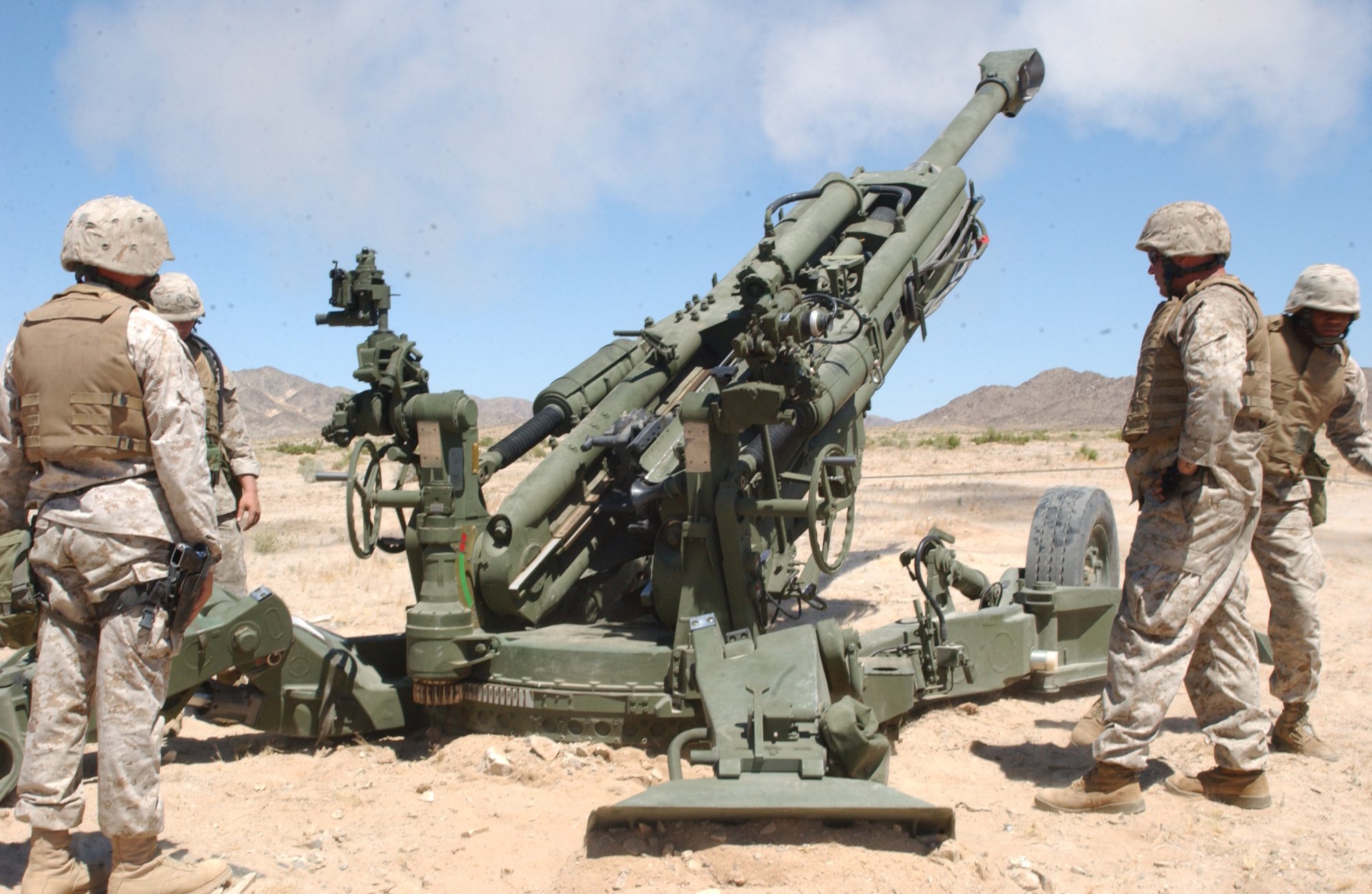 M777_howitzer_rear.jpg