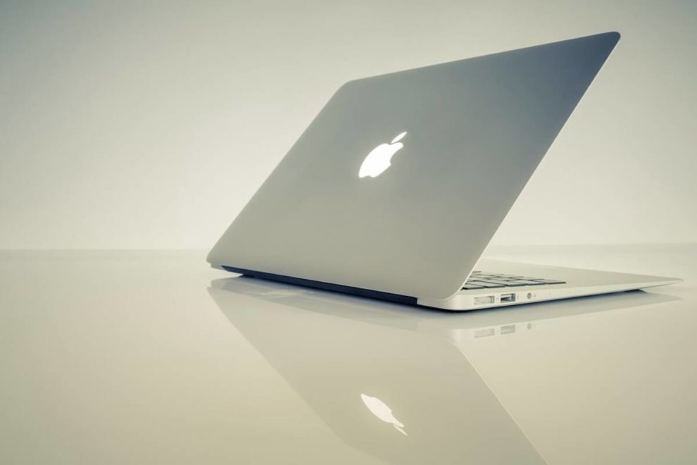 macbook_pixabay_amp-990x660.jpg