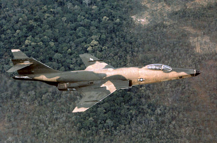 McDonnell_RF-101A_in_flight_over_Vietnam_in_May_1967_060831-F-1234S-029.jpg