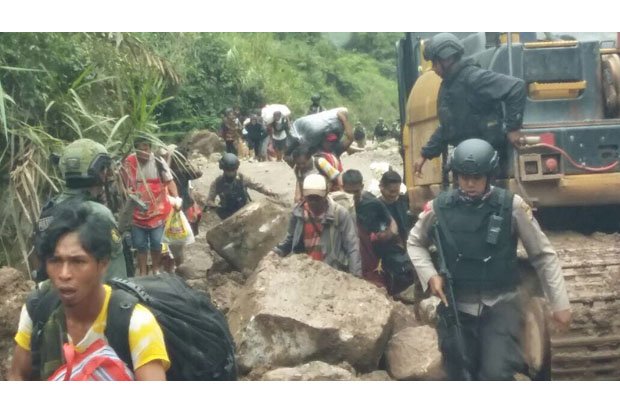 melarikan-diri-ke-hutan-kelompok-bersenjata-di-papua-terus-diburu-DbE.jpg