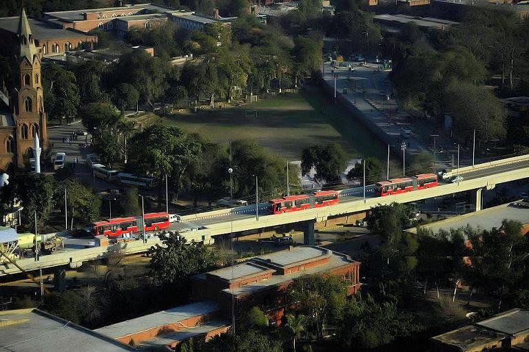 Metro-Bus-View-near-GC-University-Lahore-fantastic.jpg