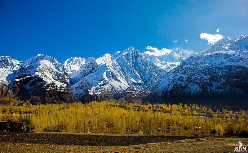 Mighty_Mountains_with_Snow.jpg