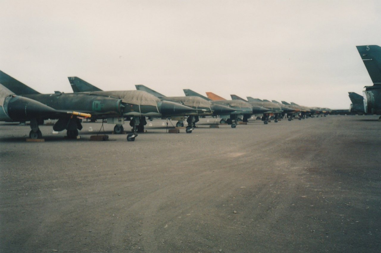 Mirages_at_Whyalla_destined_for_Pakistan_Photo_David_Hurd_1.jpg