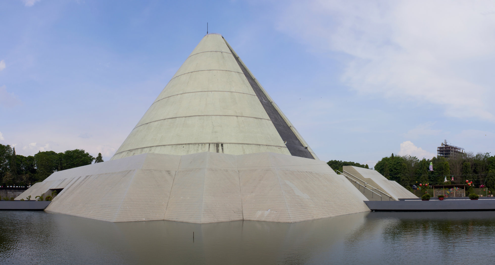 Monumen_Jogja_Kembali_panorama.jpg