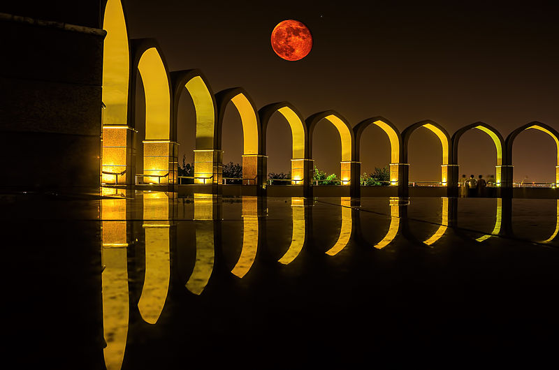 Moon_over_arches.jpg