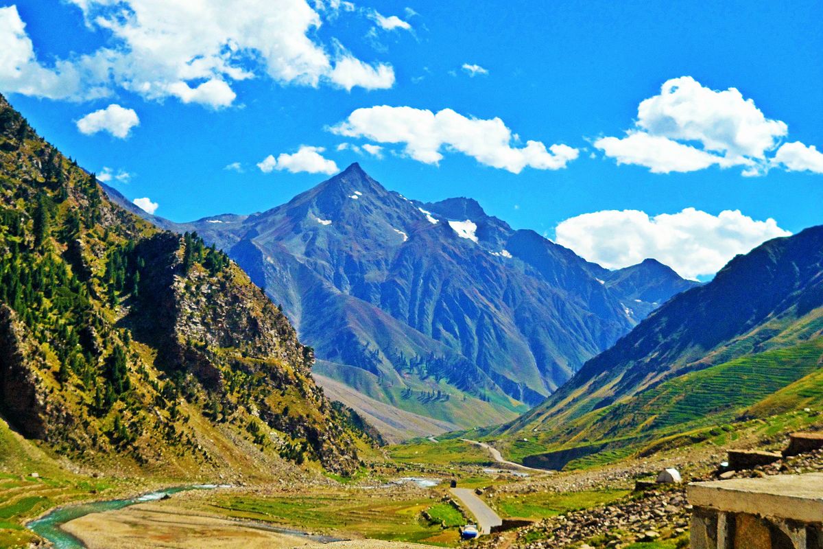 Mountain_View_from_Jalkhand-Chillas_Road,K.P.K,Pakistan.jpg