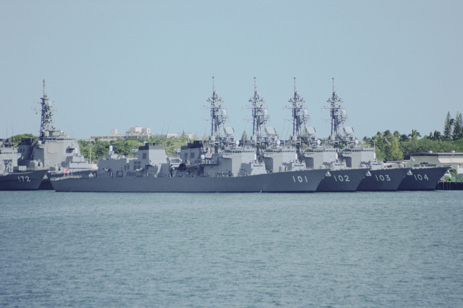 Murasame_class_destroyers_in_Pearl_Harbor[1].jpg