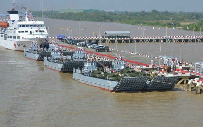 Myanmar%2BNavy%2BLanding%2BShip-2.jpg