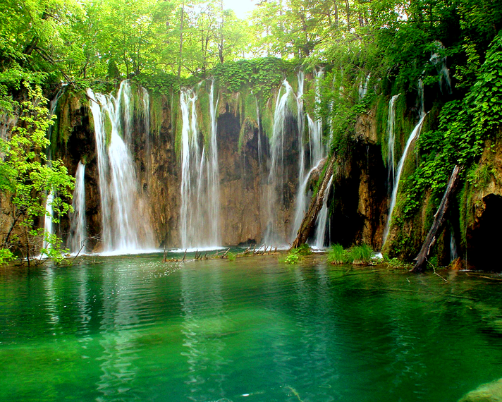 Naran-Kaghan-Waterfall-1.png