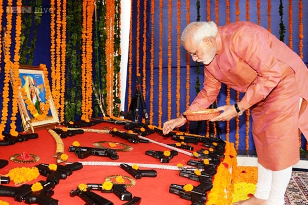 narendra-modi-shastra-pooja-141013.jpg