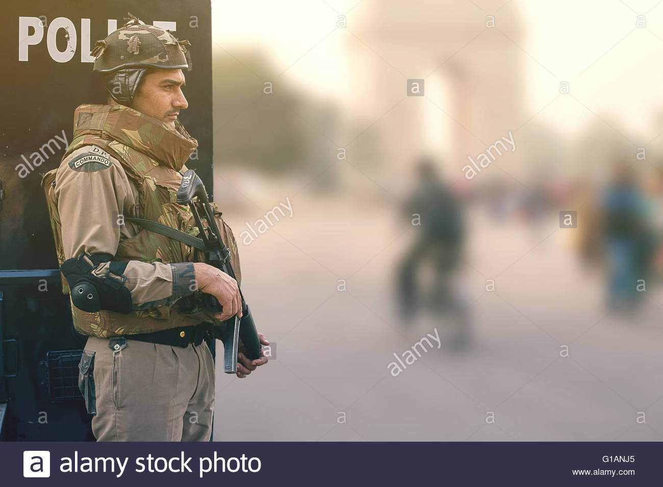 new-delhi-india-feb-20-2016-member-of-the-delhi-police-commando-counter-G1ANJ5.jpg