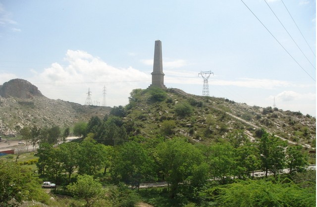 Nicholsons-Obelisk-or-Nicholsons-Memorial-on-GT-Road-near-Tarnol.jpg