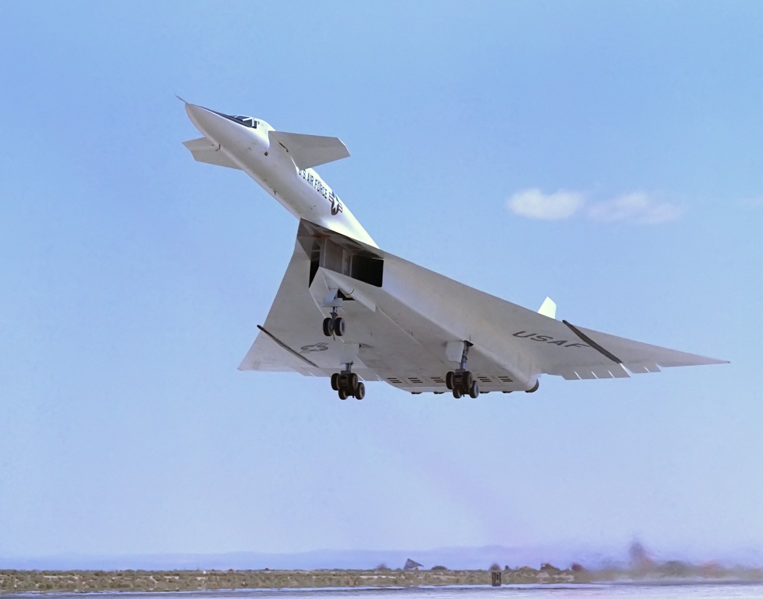 North_American_XB-70_above_runway_ECN-792.jpg