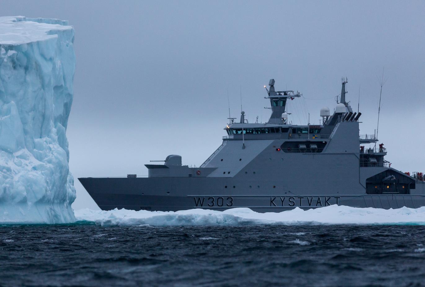 Norwegian-Coast-Guard-Assists-in-Arctic-Climate-Research.jpg