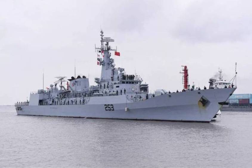 November 30 the Pakistani Navy Seifeir frigate.jpg