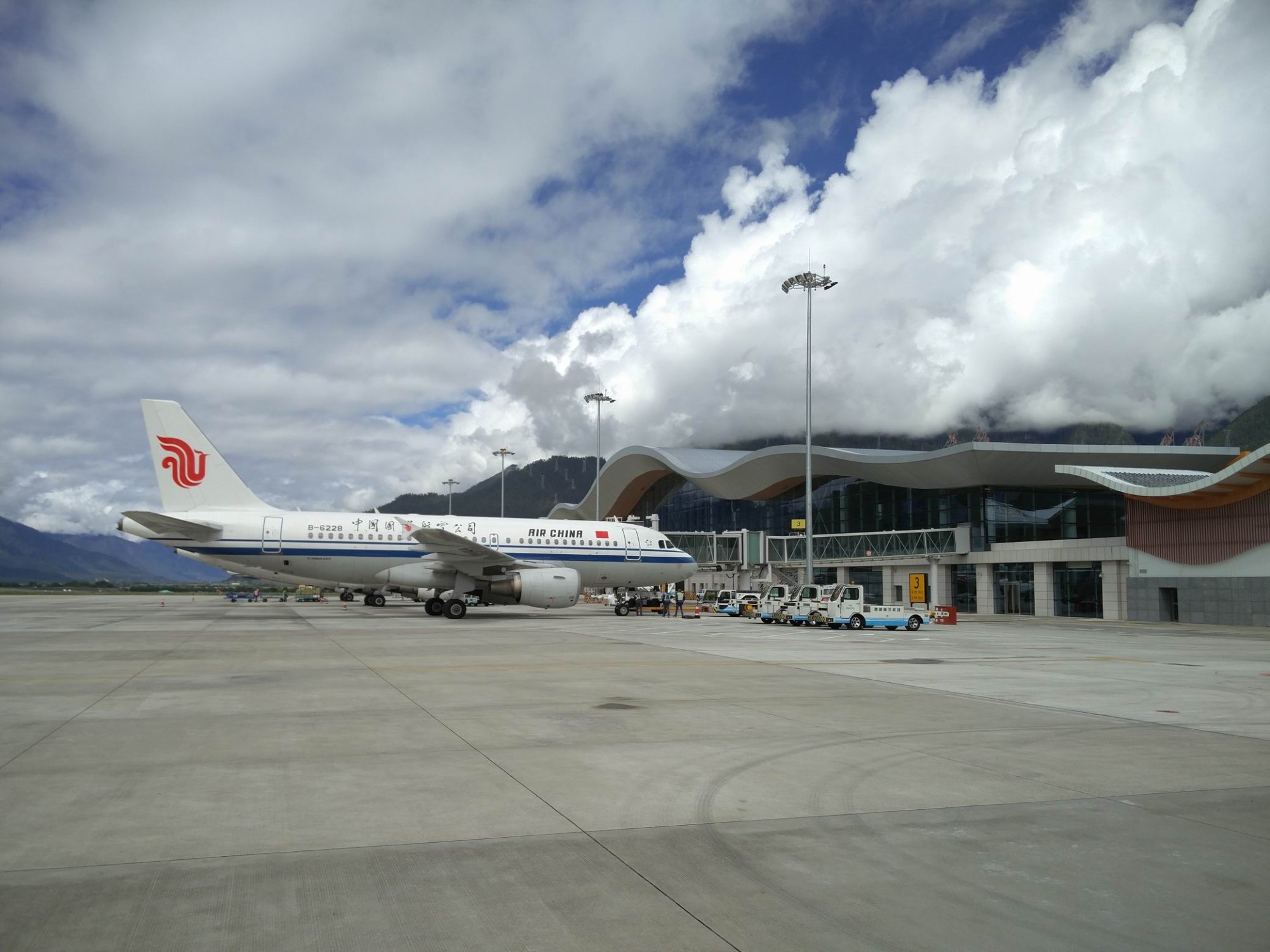 调整大小 Nyingchi_airport_June_2019.jpg