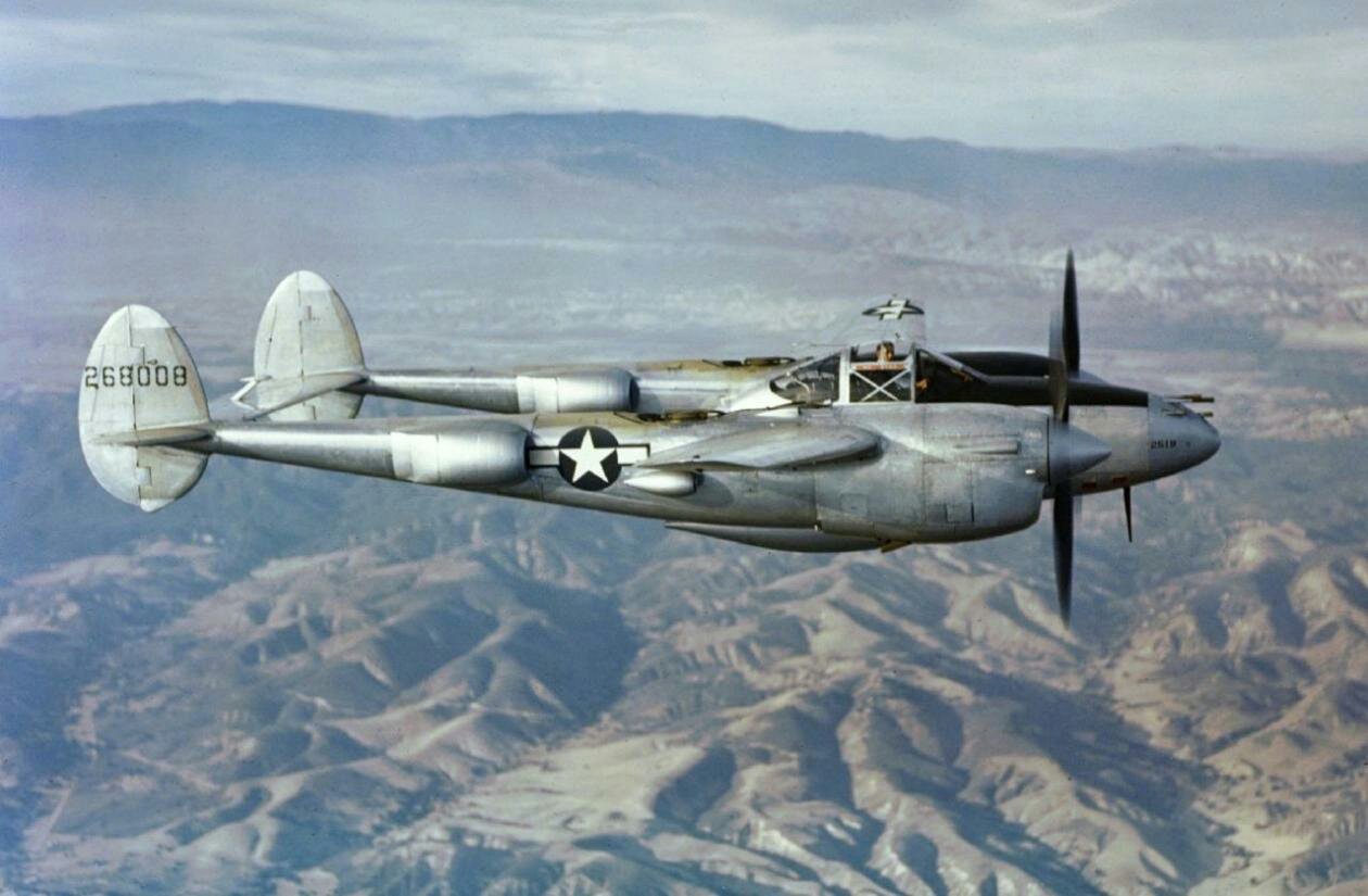 P-38_over_california.jpeg