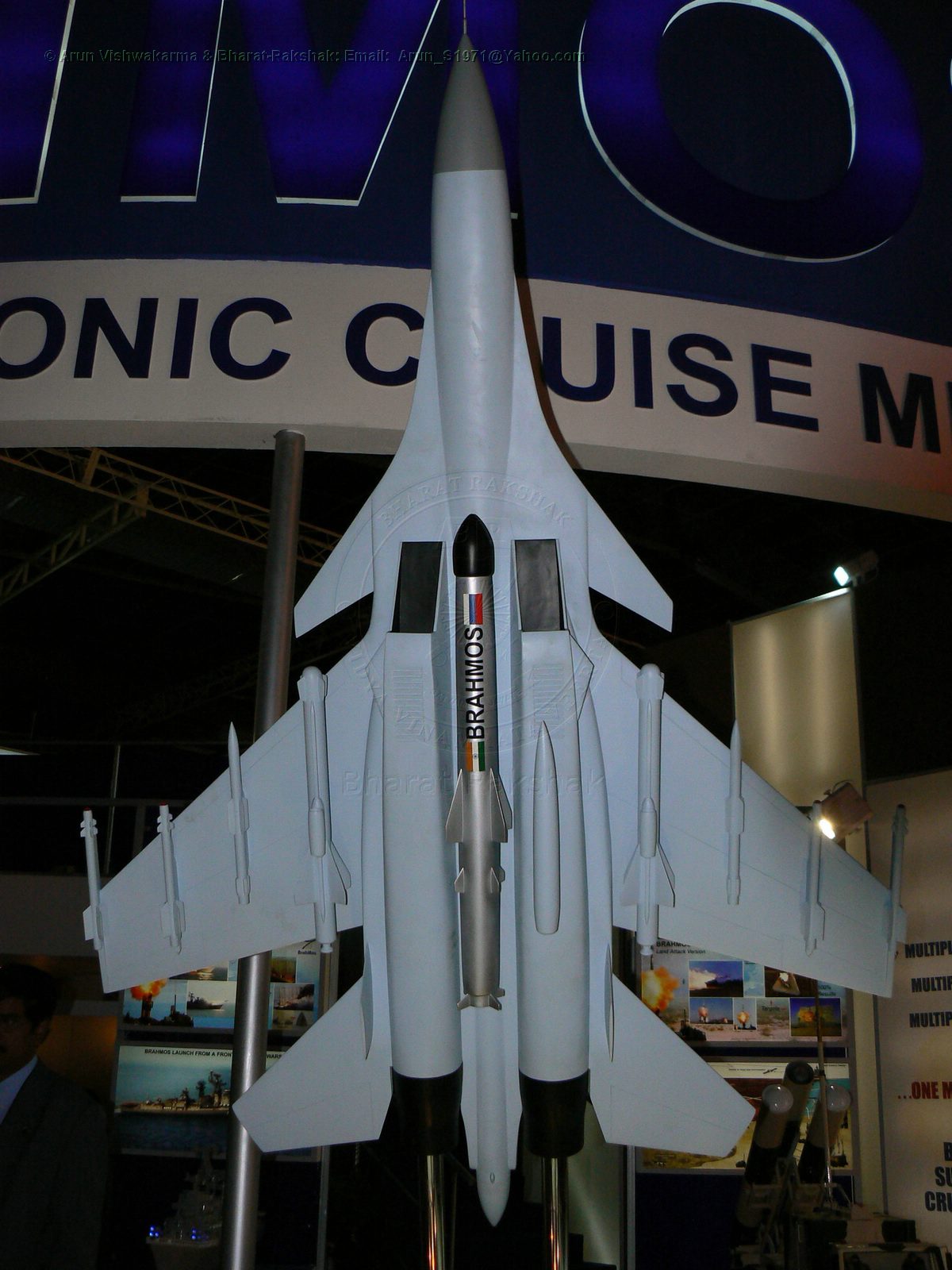 P1020625_Su-30_Carrying_one_BrahMos.jpg