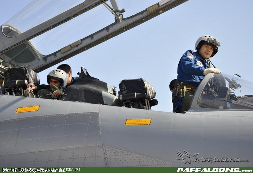 PAK Pilots On Sukhoi's Su-30 Fighter Jet_4.jpg