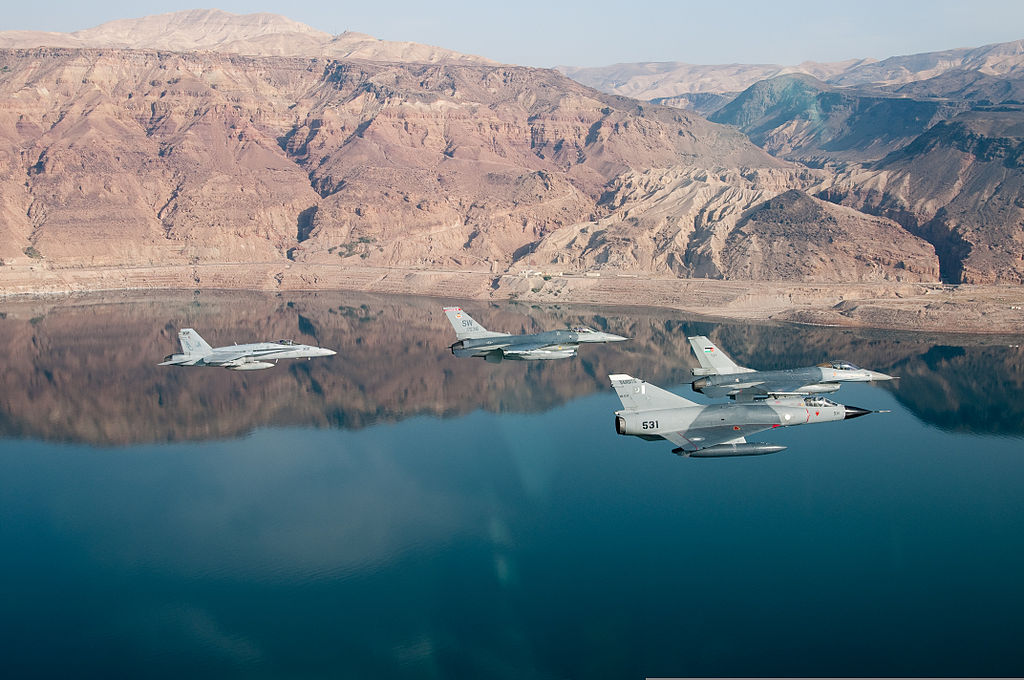 pak1-A-PAF-Mirage-III-of-No.-7-Bandits-Squadron-alongside-a-US-Navy-F-18-and-F-16s-of-the-USAF...jpg