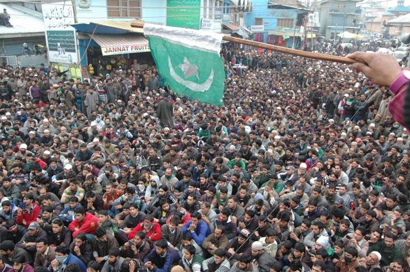 pakistan-flag-in-shopian-gilani-jalsa-61113-800x532.jpg