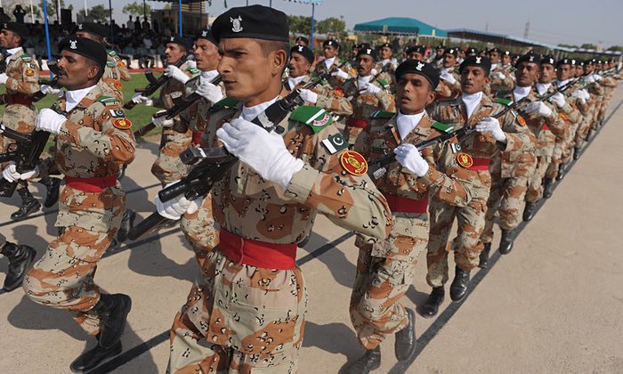 pakistan-soldiers-march-009.jpg