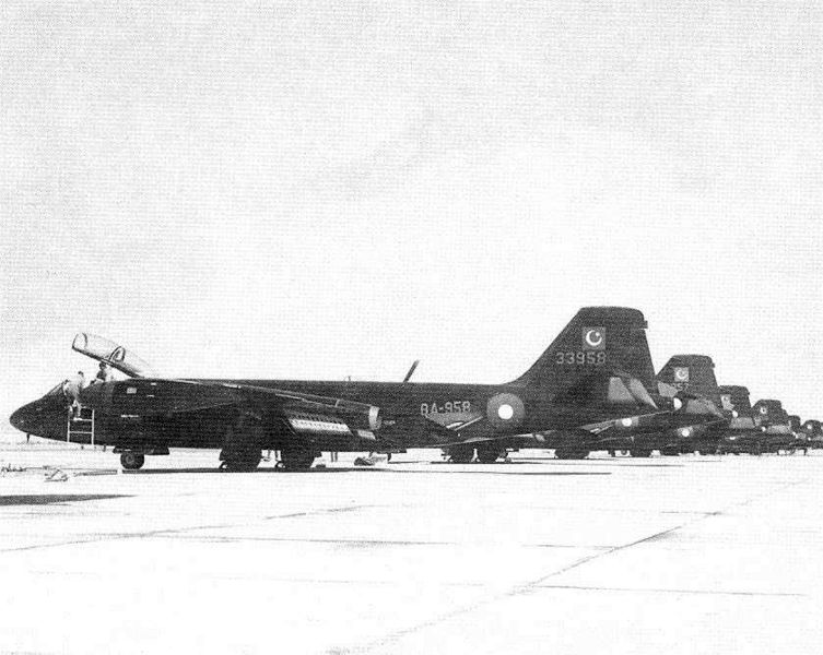 Pakistan_Air_Force_B-57s.jpg