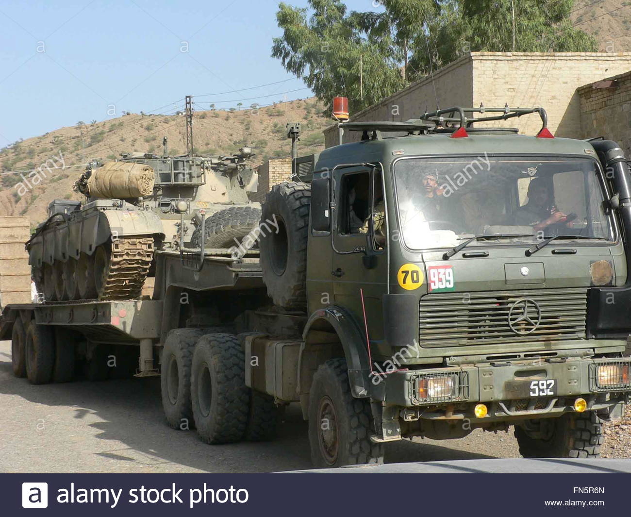 pakistani-army-soldiers-transport-.jpg