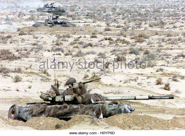 pakistani-army-t-80-ud-tanks-patrol-during-army-exercise-zarb-i-mujahid-h0yp6d.jpg