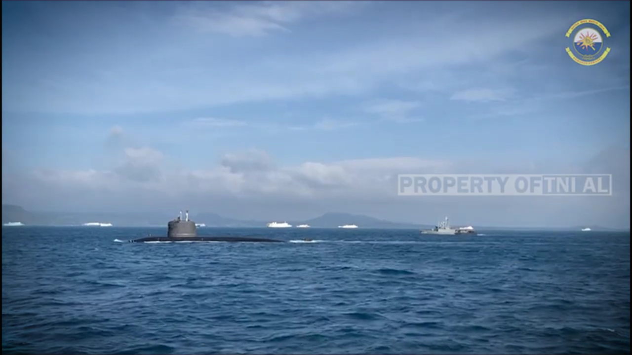 PASSEX - ESCORTING FRENCH NAVY PASSING TSS SUNDA STRAIT.mp4_000078635.jpg