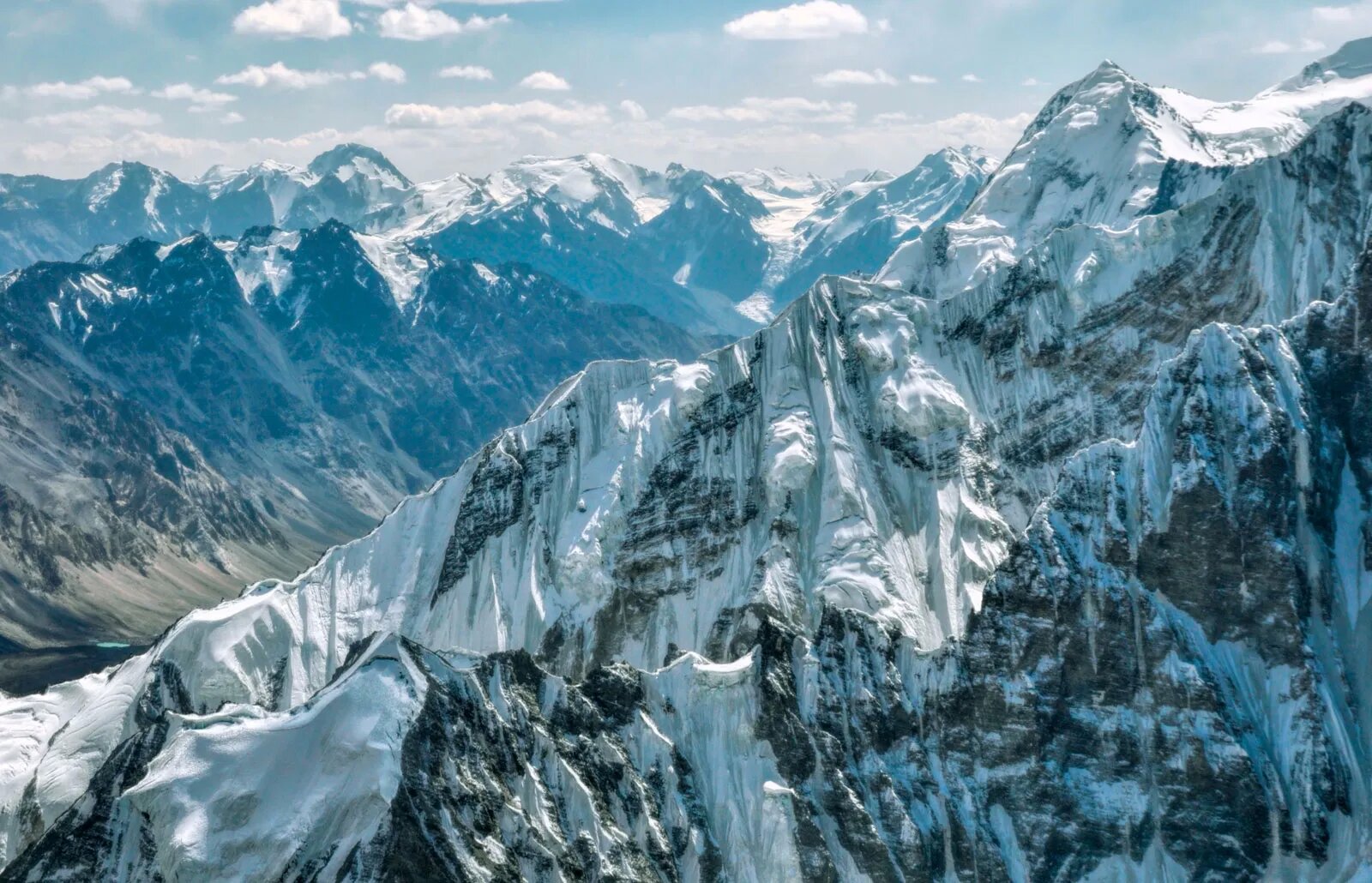 peaks-Pamirs-Tajikistan_proc.jpg