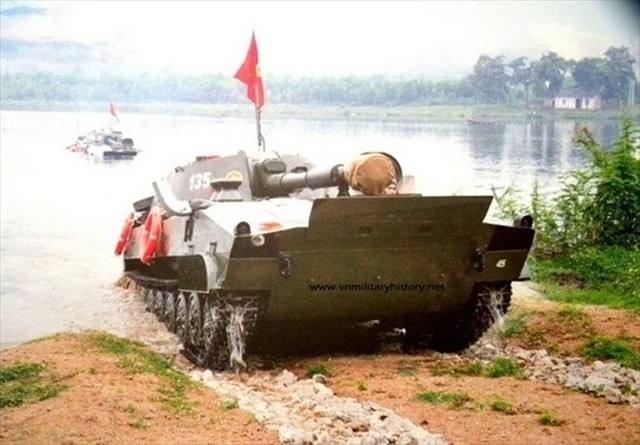 phao-tu-hanh-made-in-viet-nam-khac-ra-lua_1134642[1].jpg