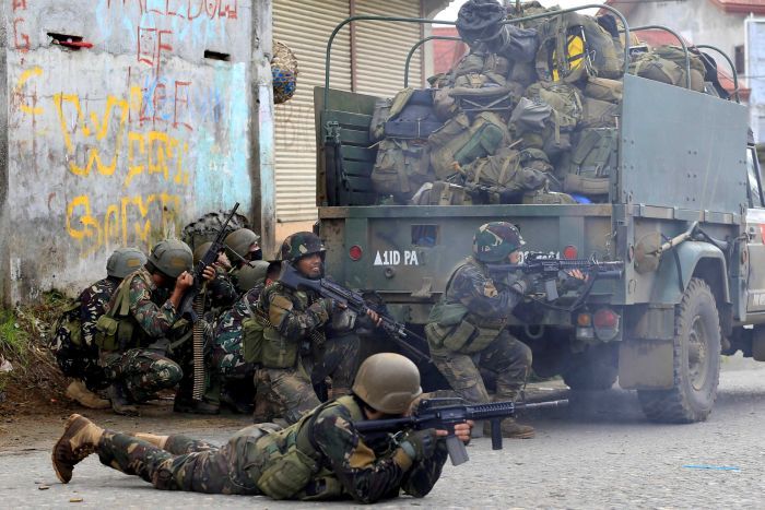 philippines-troops-enter-marawi-as-insurgents-take-hostages-raise-is-flag.jpg