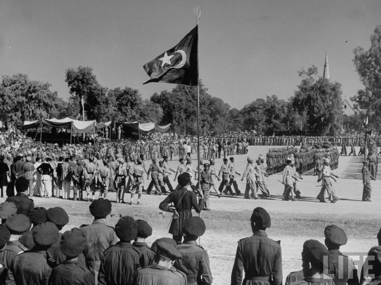 pic-1947parade.jpeg